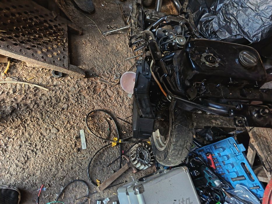 Vând scuter defect Urgent !!!