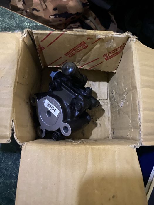 Насос ГУР Toyota Land Cruiser 200