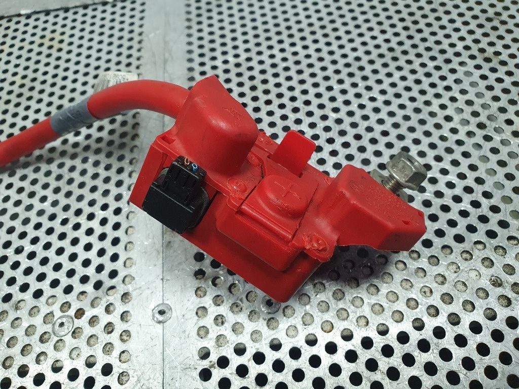 Borna baterie plus  BMW 3 V E90 2004 - 2012 2.0 320 d M47 D20 (204D4) 6113 6982227-02