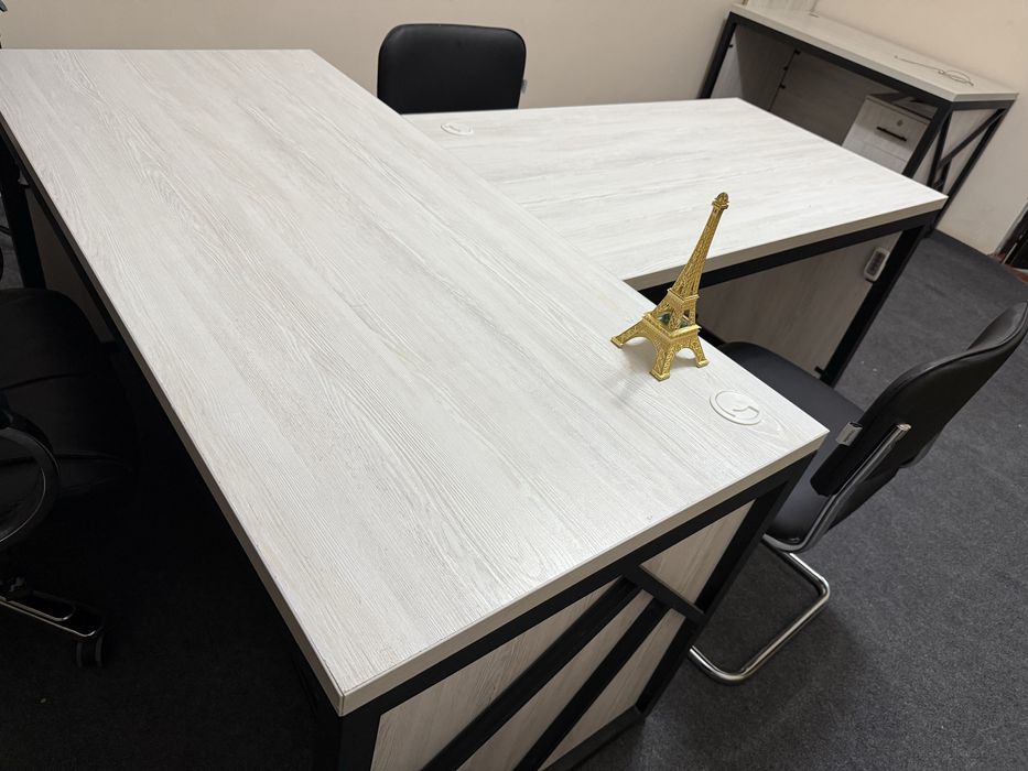 Ofis mebel sotiladi