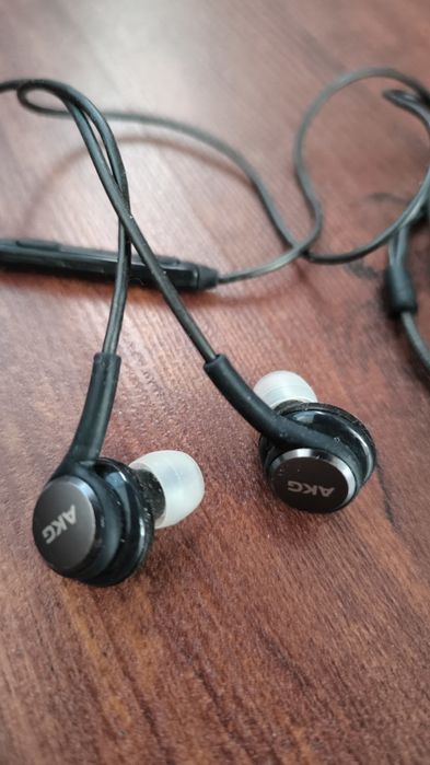 Наушники  AKG  продам .