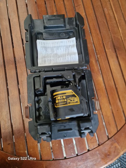 Laser dewalt cu lini