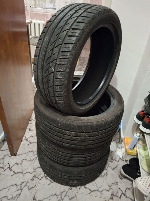 Anvelope vară 215/45/R17.