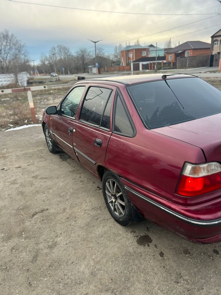 Автомобиль Daewoo Nexia