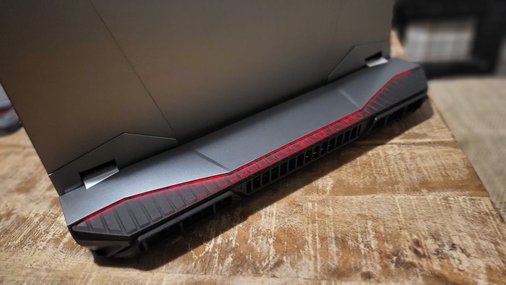 Култовият лаптоп MSI Titan GT76 с компоненти на Desktop настолен PC