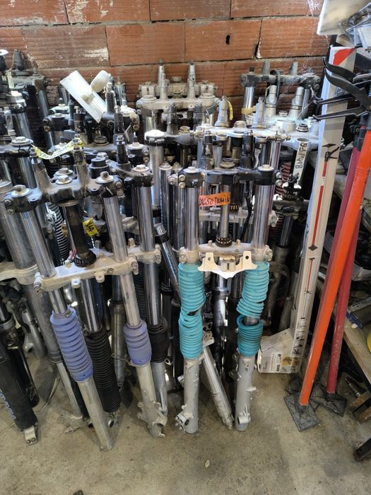 Предници за кросови мотори