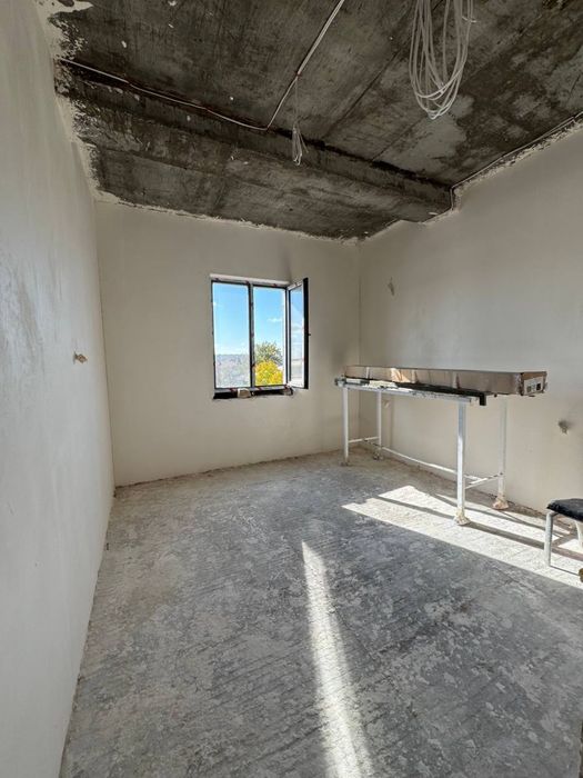 3 xonali uy Sotiladi.