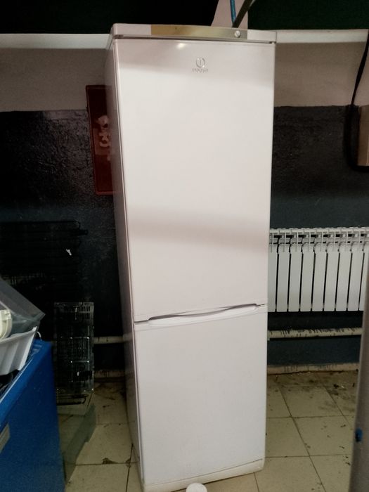 Продам рабочий холодильник, очень хорошо холодит и морозит