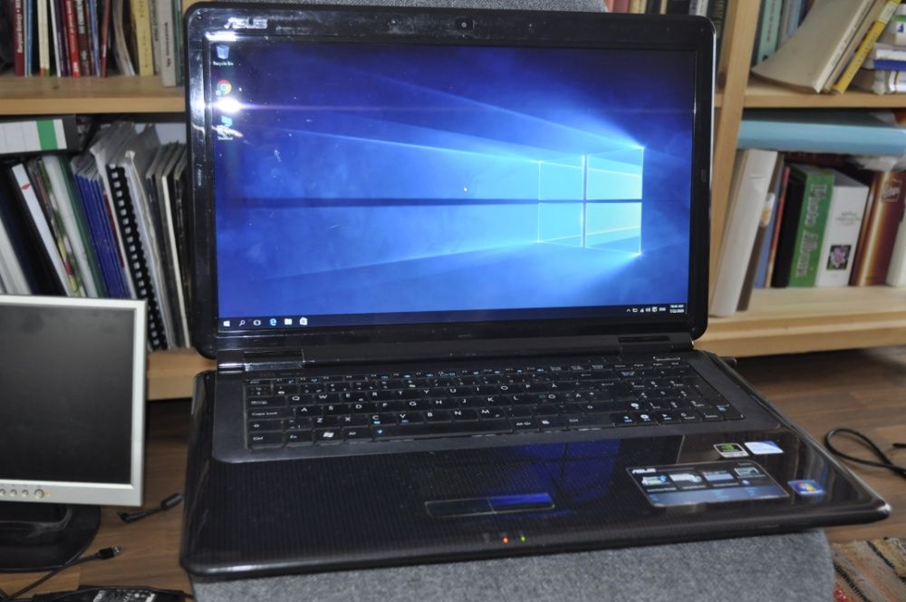 Asus K70i,17inch Core2Duo, 4Gb, 320Gb, pv dedicata 1Gb!Garantie!Schimb