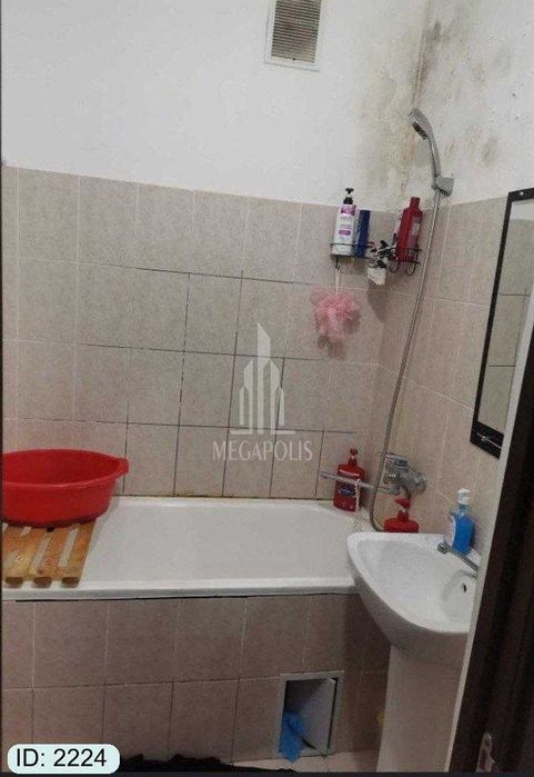 6 mikr oaziz tarafda 3 xona tayyor kvartira sotiladi №2224