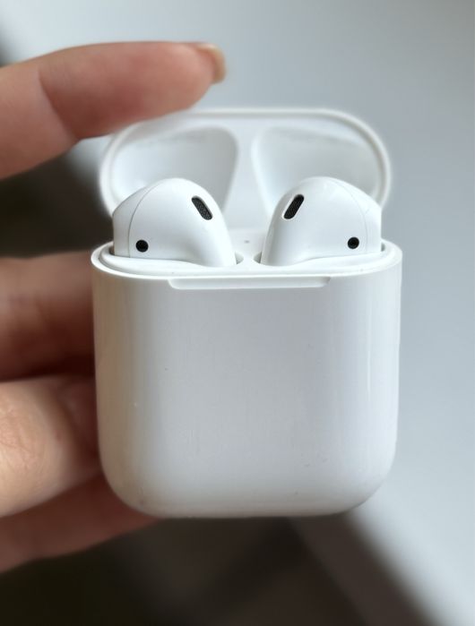 Продам AirPods оригинал 1 поколения