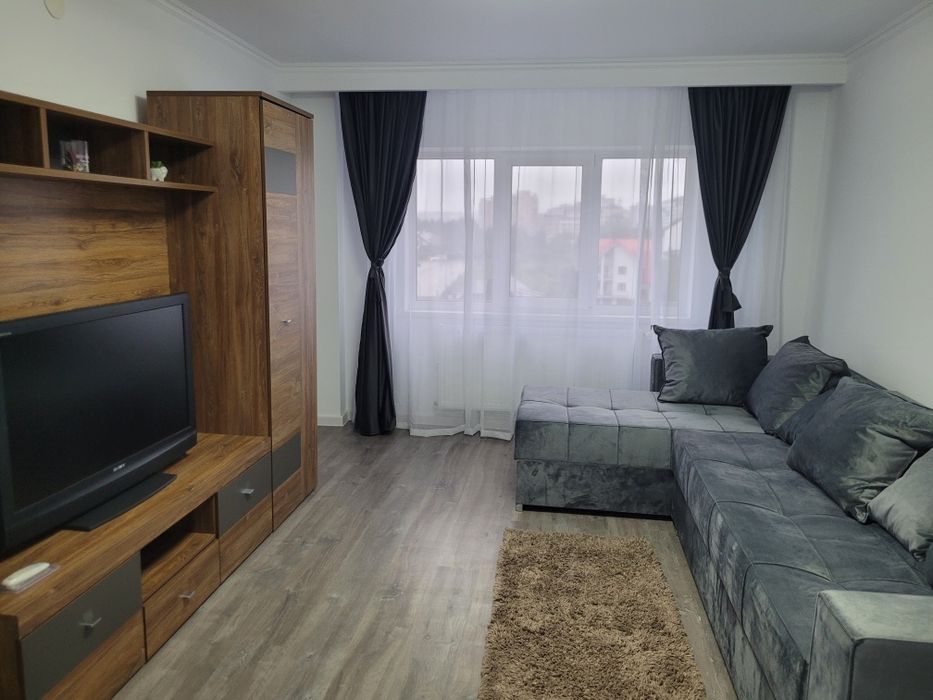 Închiriez apartament