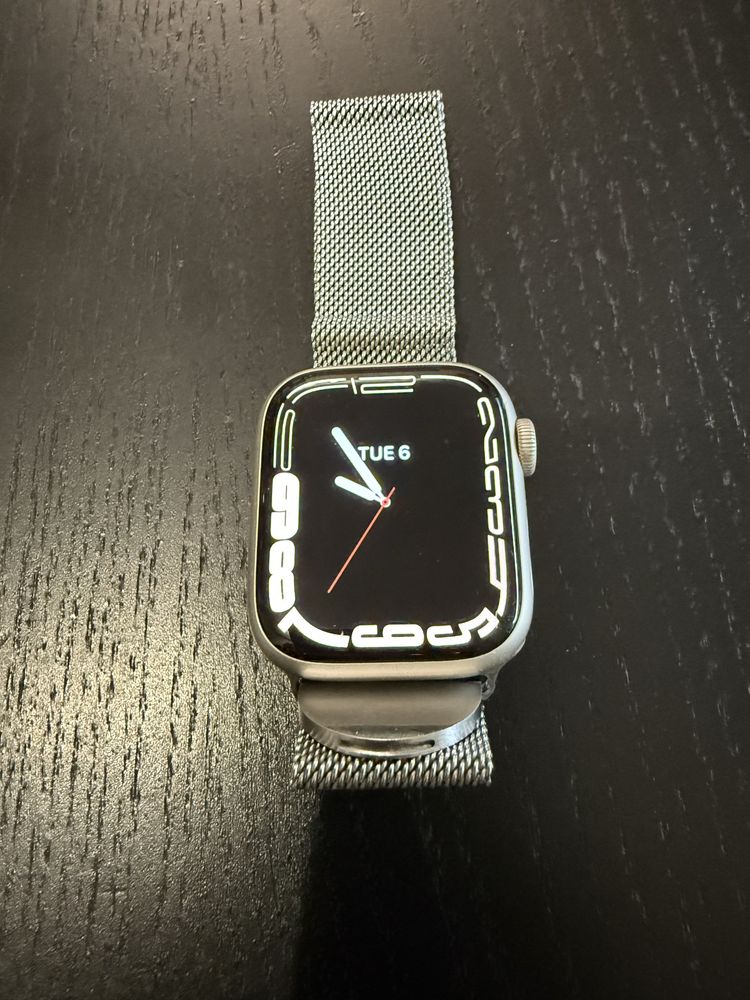 Apple Watch Series 7 (41 мм) Starlight Aluminum GPS