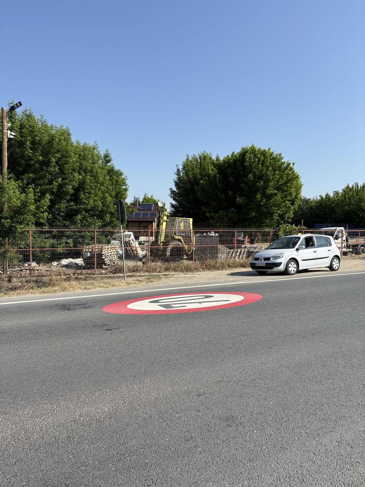 Vand teren intravilan. Loc de casa