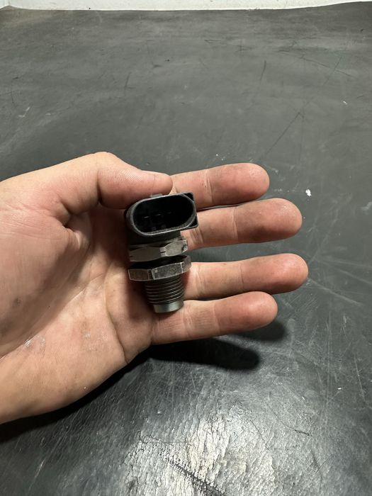 Senzor presiune rampa BMW Seria 5 E60 E61 | 0281002497 | 525d 530d