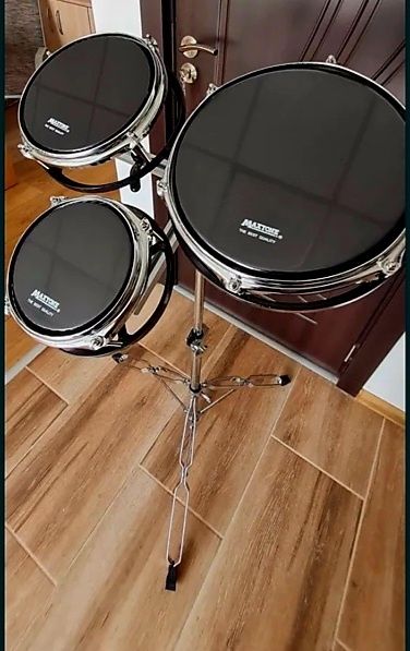 Нови Рототоми Перкусии Нови пълен комплект във триъгълен вариант.