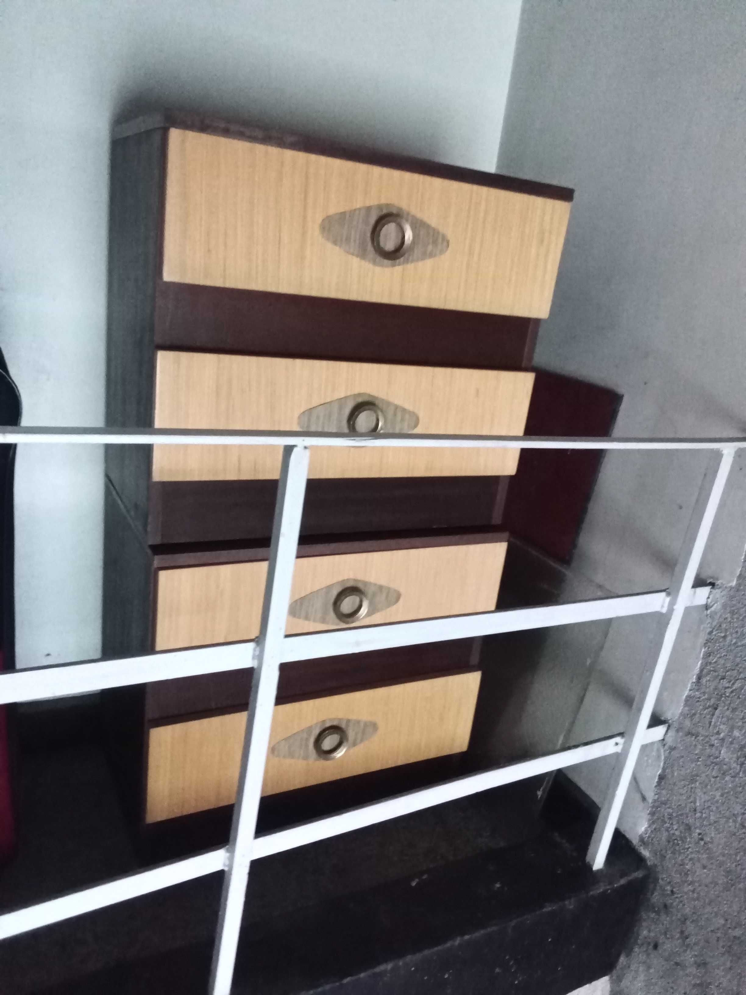 Стилни ретро шкафчета