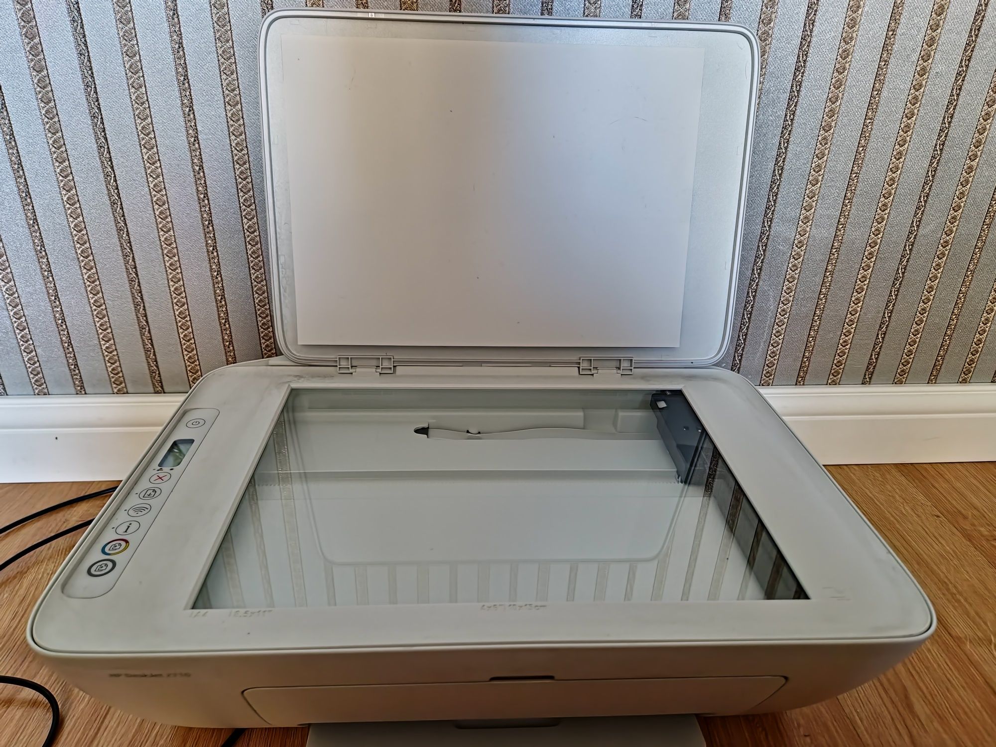 Продаю принтер HP DeskJet 2710 в идеальном состоянии