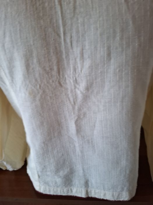 Риза с богата бродерия