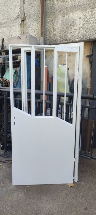 Желязна входна врата
