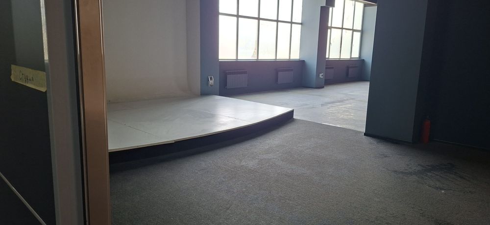 Отличное место для офисов и студии..