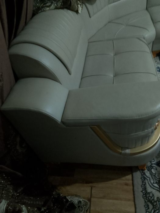 Yumshoq Divan sotiladi yaqinda olingan