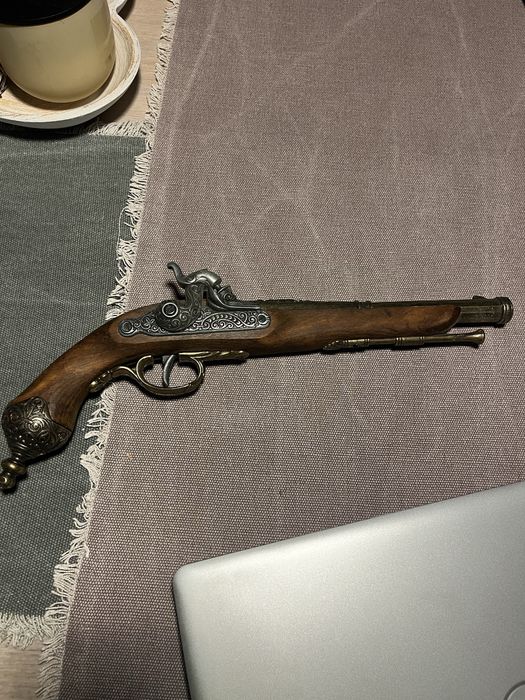 Pistol-flinta panoplie