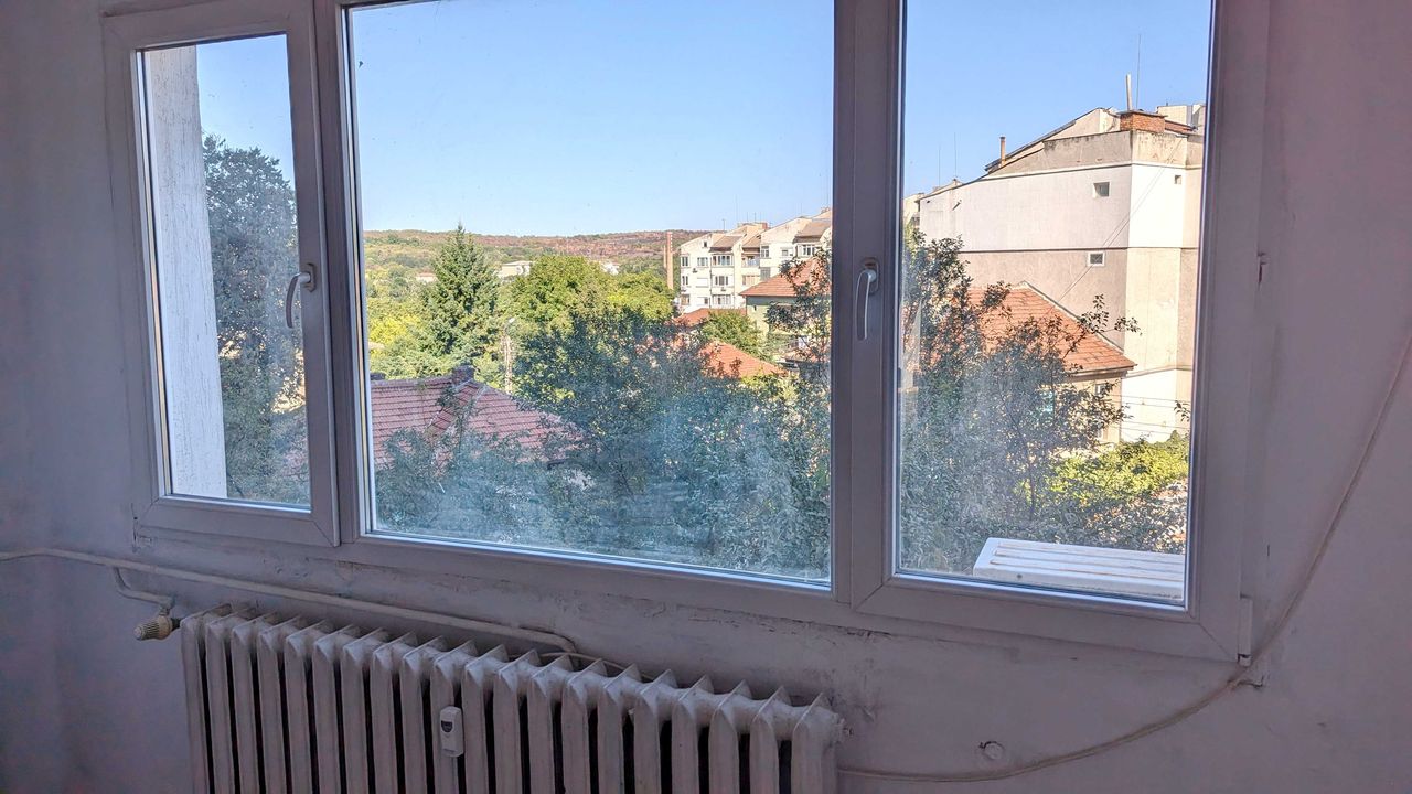 Продава се Четиристаен апартамент в Плевен, Сторгозия - 85 кв.м за 1259 €/кв.м - Снимка #11