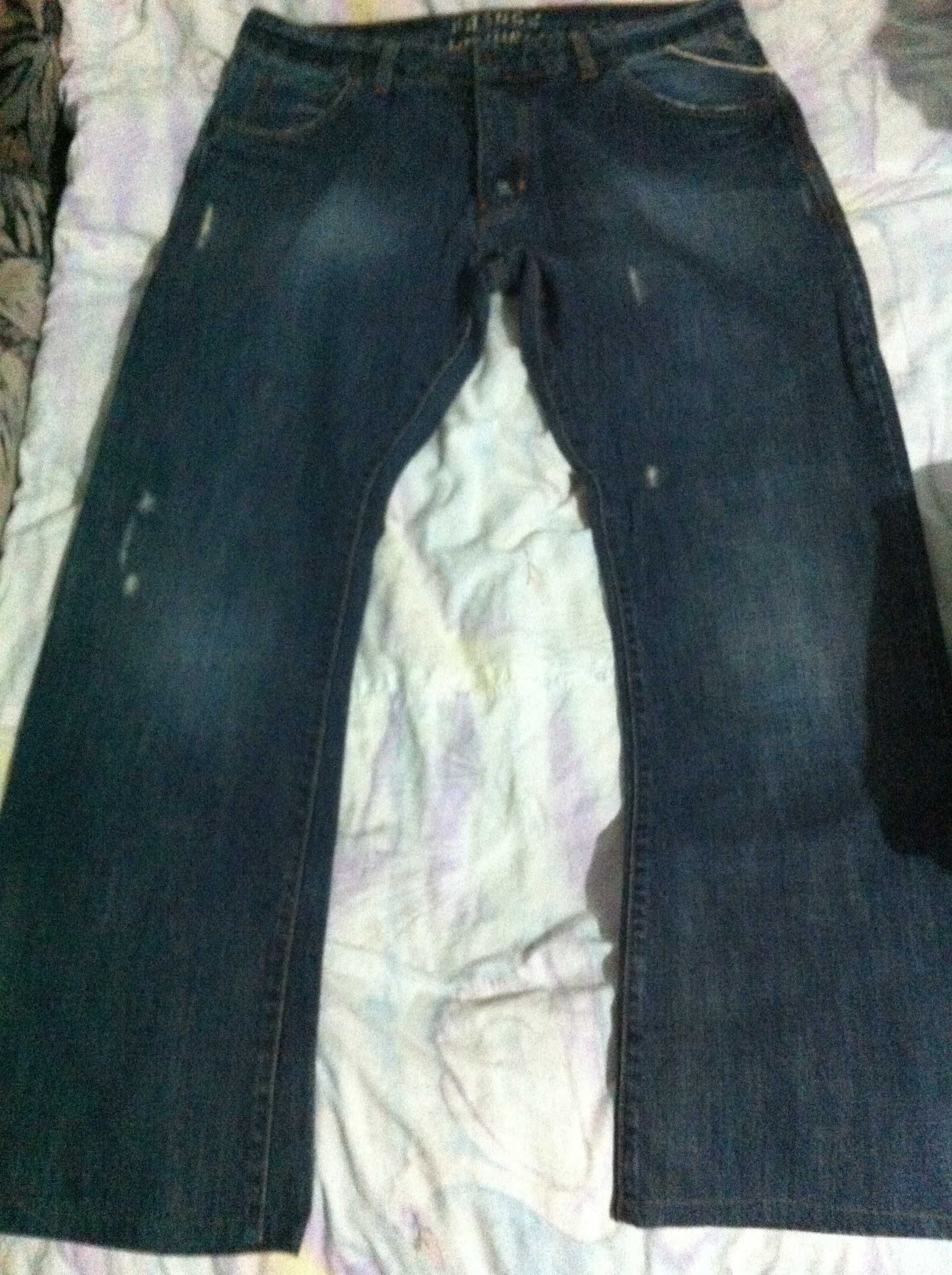 Original Franco Benussi Jeans -- Banii merg la un baiat bolnav.