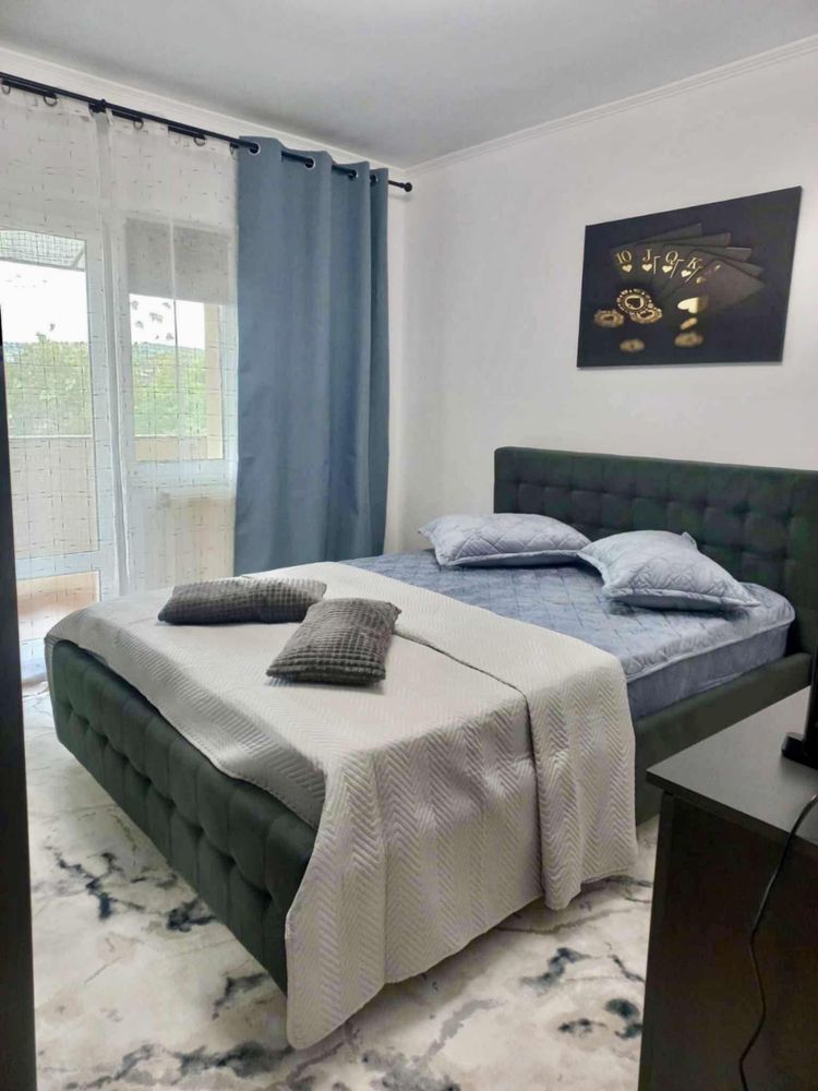 Închiriez apartament cu 3 camere