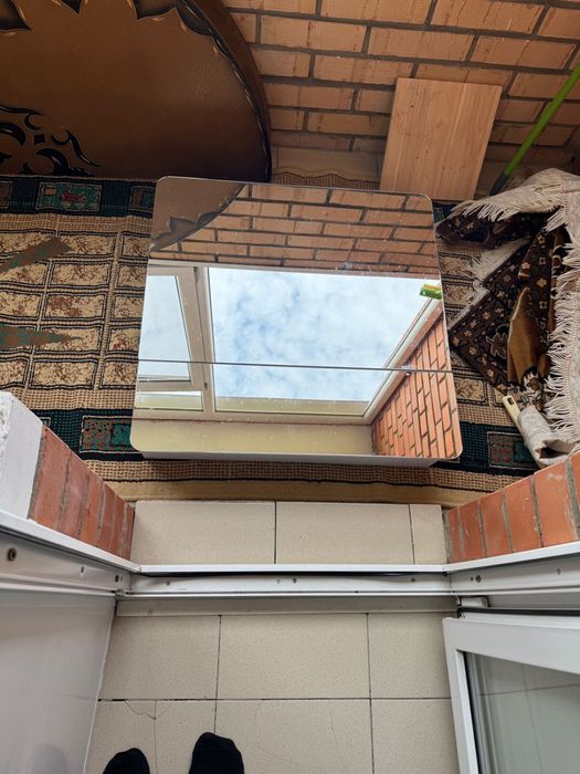 Зеркало шкаф 70*70 в отличном состоянии