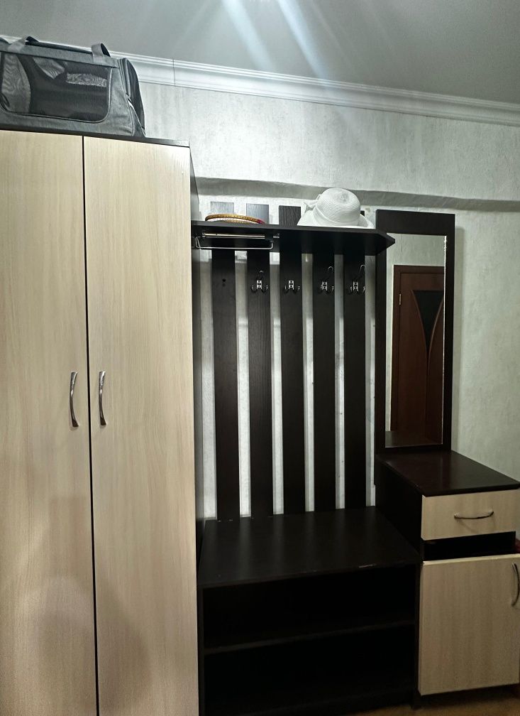 Продам шкаф для прихожей