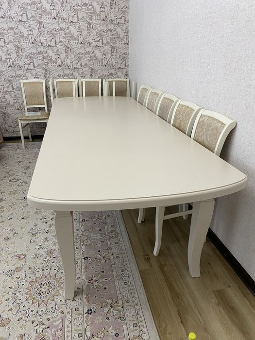 Стол в гостиную и 14 стульев