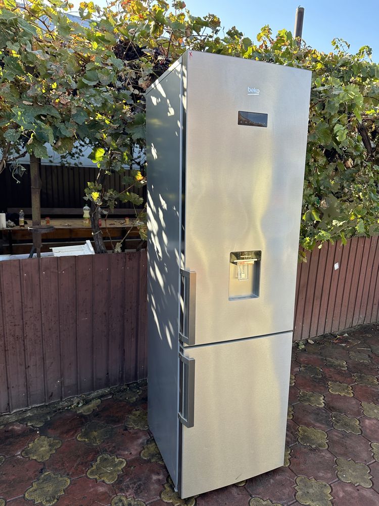 Vând frigider Beko 2 metri impecabil
