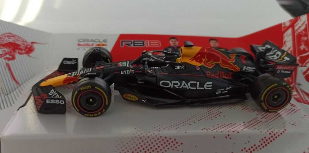 Macheta Red Bull RB18 Verstappen Campion Formula 1 2022 - 1/43 F1