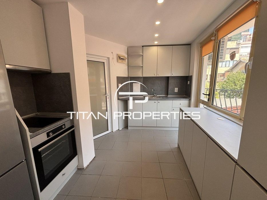 Дава се под наем Тристаен апартамент в Бургас, Център - 100 кв.м за 765 € - Снимка #2