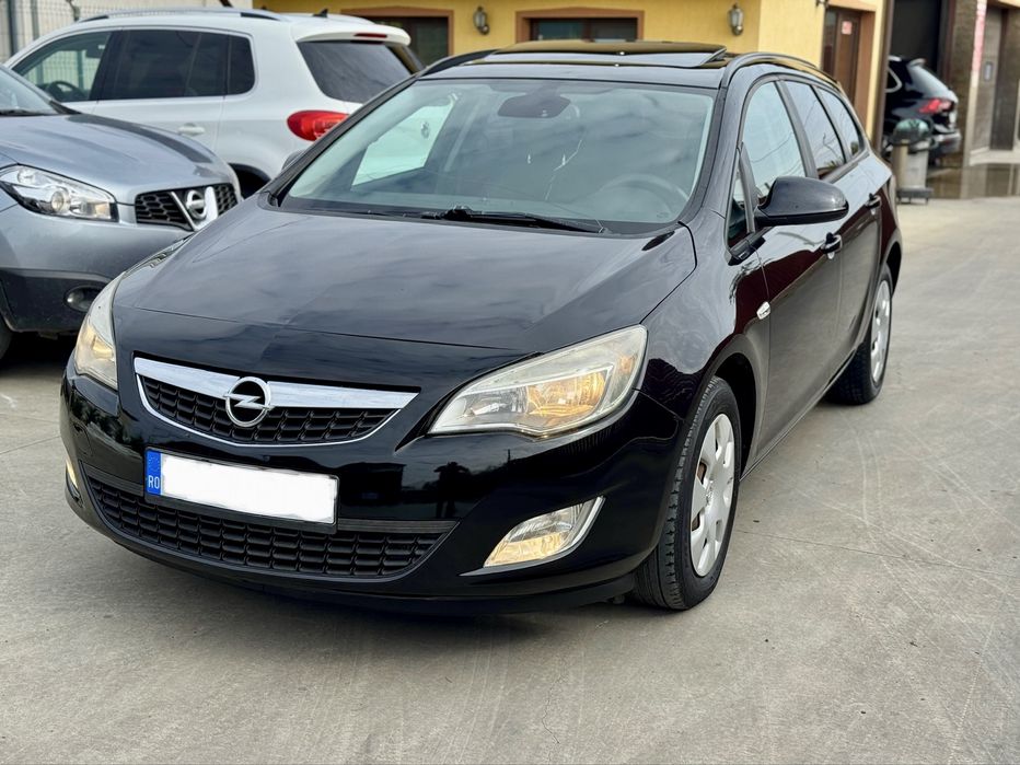 Vand Opel Astra J • 2011 • 1.7 D • 110Cp • Trapa • Navigatie • Fiscal