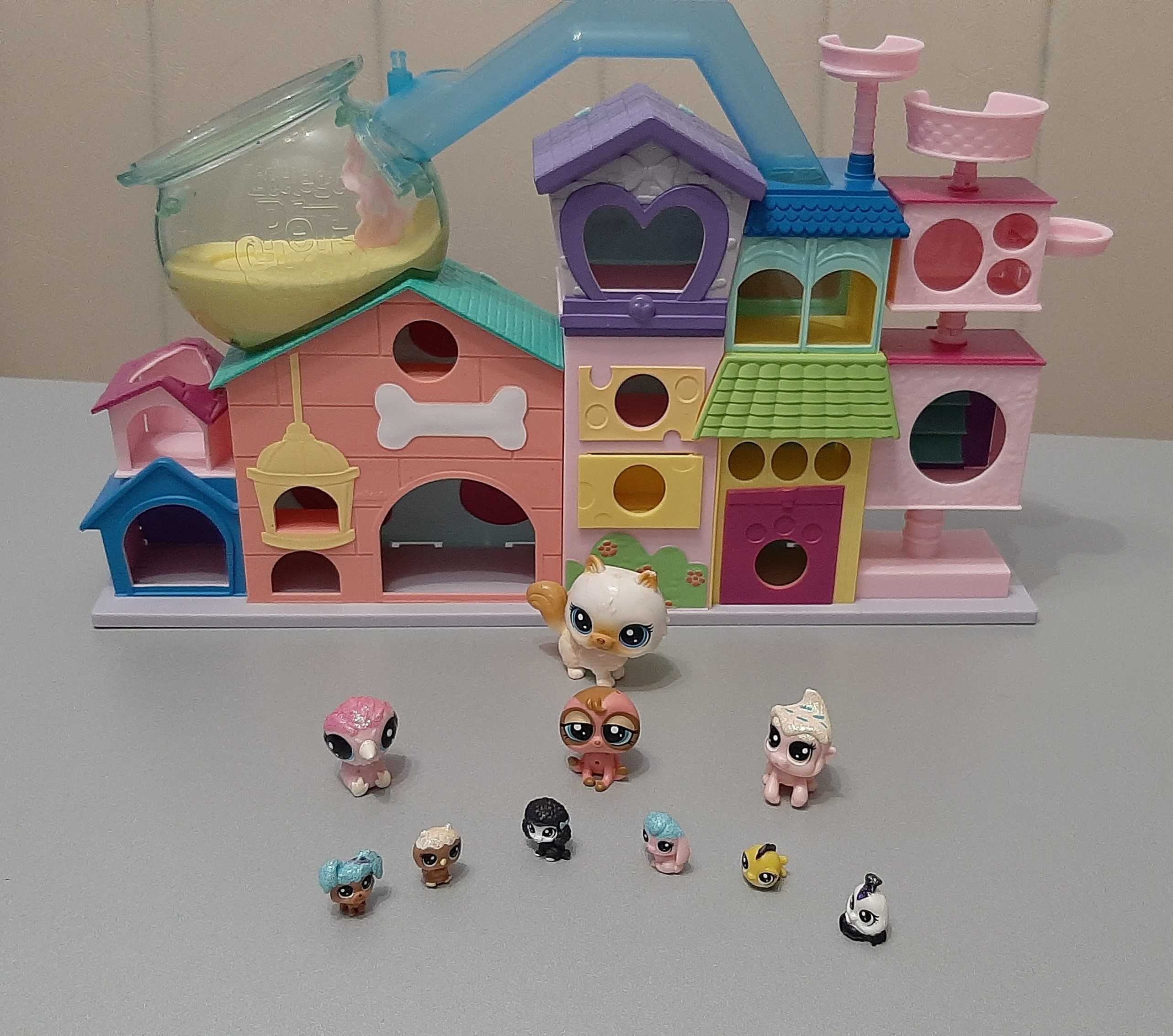 Littlest Pet Shop – Căsuța animalelor cu 10 figurine LPS