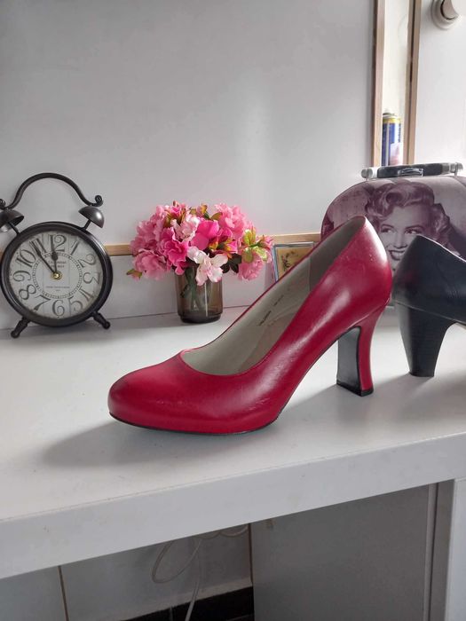 Sandale piele naturala noi marimea 40 de firma 50 lei