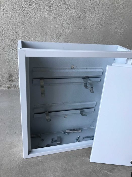 Метална монтажна кутия