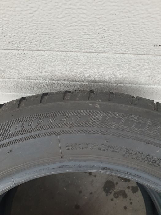 Зимни гуми 2 броя BRIDGESTONE Blizzak LM001 205 60 R17 дот 3716