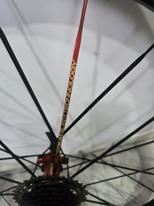 Vând două roti mavic ksyrium sl .