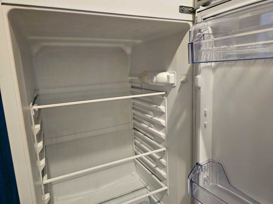 Хладилник  CROWN