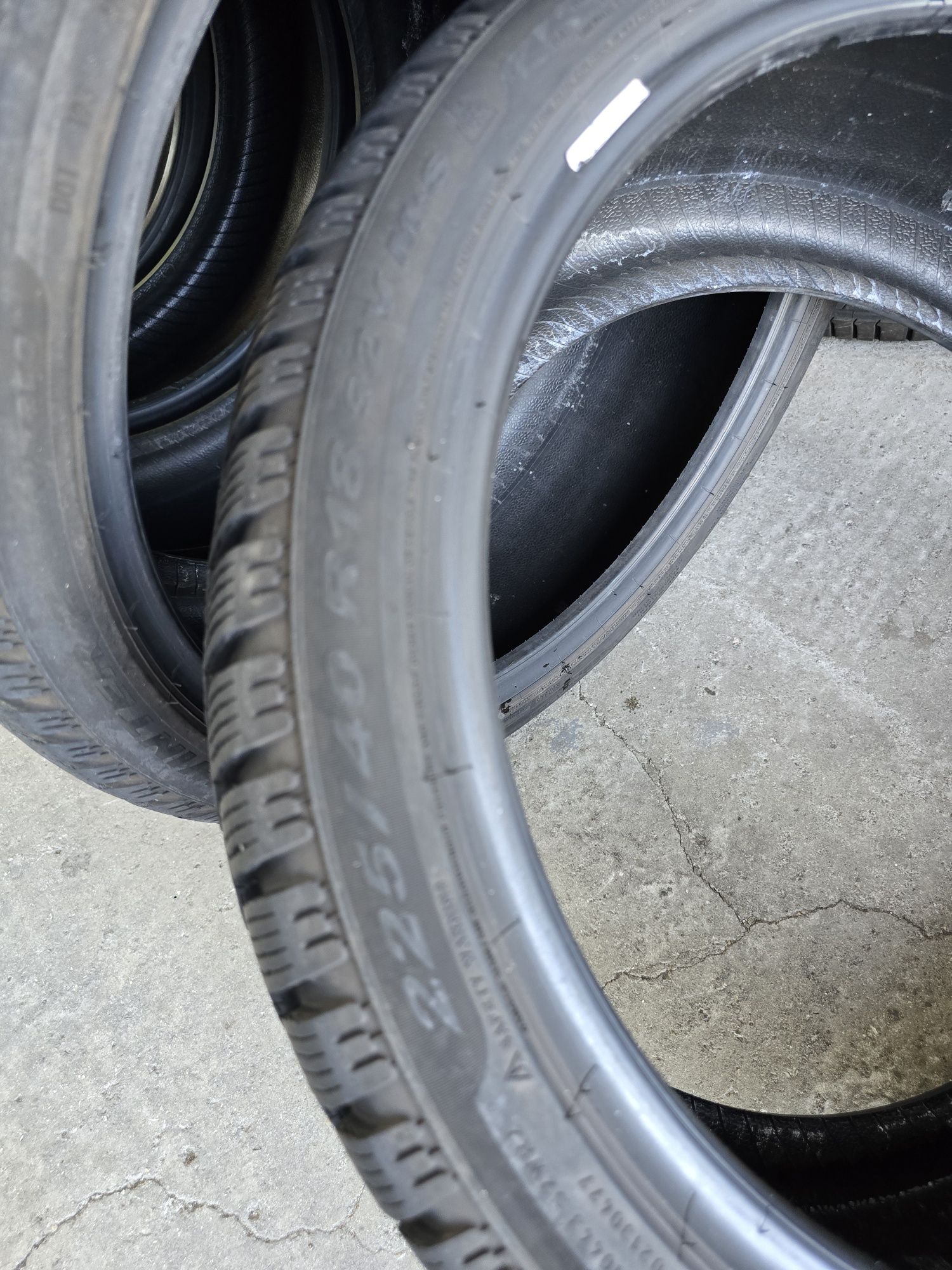 225/40/18 PIRELLI 4бр