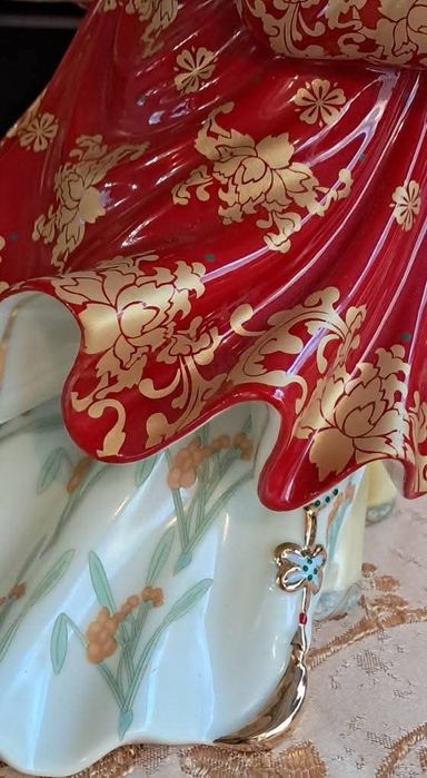 Порцеланова фигура на LENA LIU Колекционерска