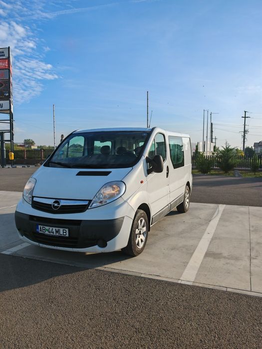 Vând Opel Vivaro 2.5 CDTI 150 CP