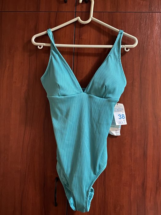 Costum de baie nou
