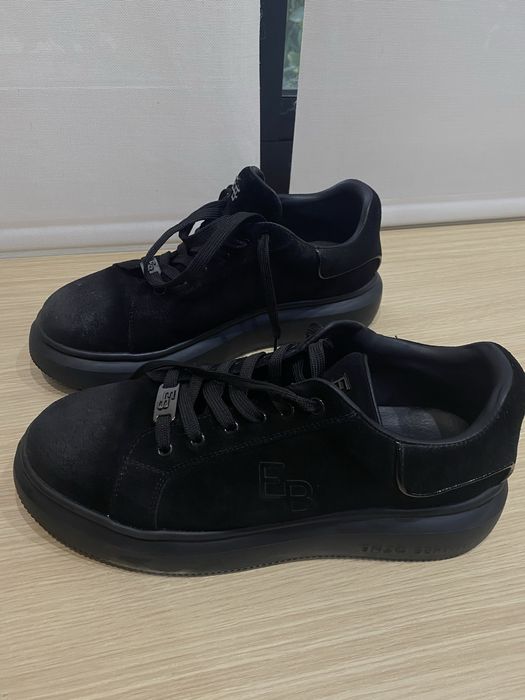 Sneakers Barbati Enzo Bertini Negri din Piele Intoarsa cu Logo Embolsa