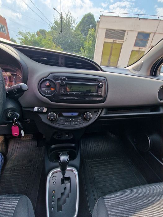 Vand Toyota Yaris hybrid