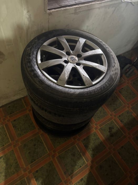 Продаю титановые диски с летней резиной . В отличном состоянии.